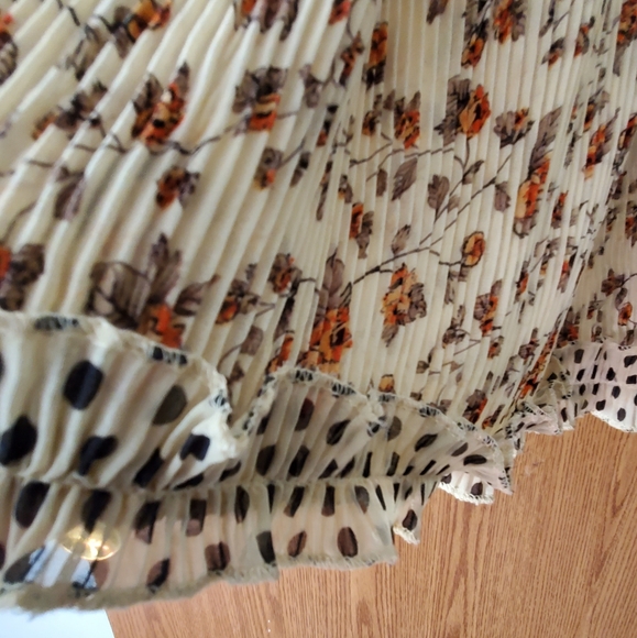 Top - Picture 4 of 6